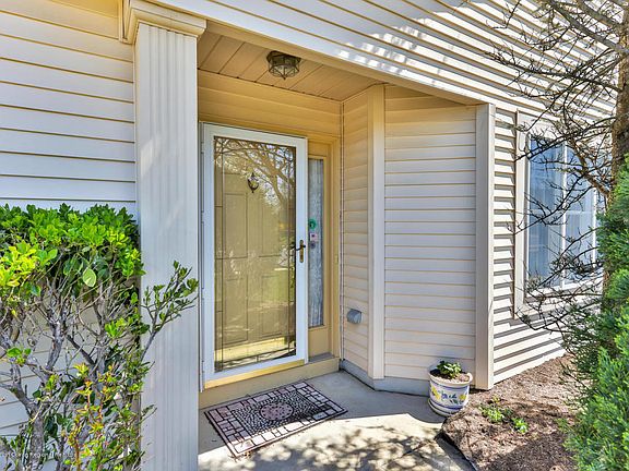 4th image of 2301 N Chanticleer Ct