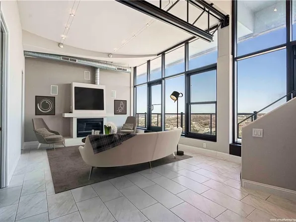 700 E 8th St Penthouse 5, Kansas City, MO 64106
