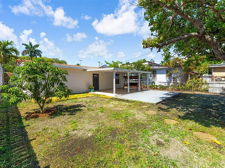 2131 SW 17th St — Photo 24