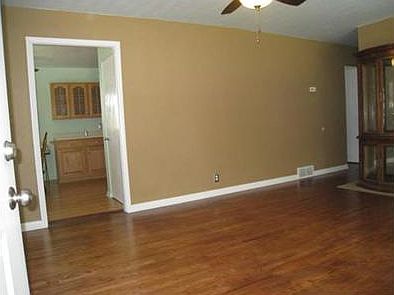 4th image of 2533 Benedict Ave