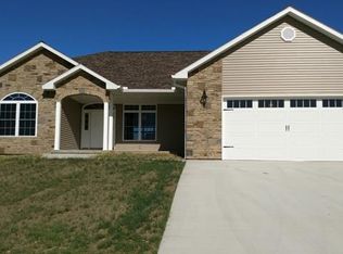 2111 Lakeview Dr, Chillicothe, MO 64601
