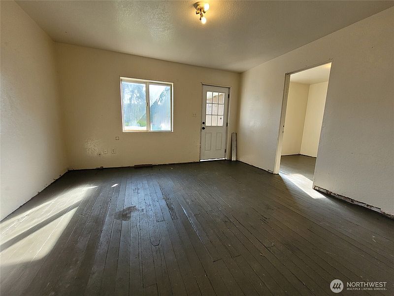 5th image of 312 N E Street