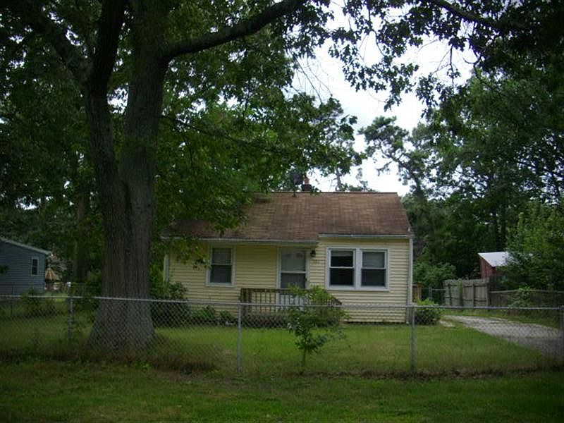 1st image of 521 Willow Blvd
