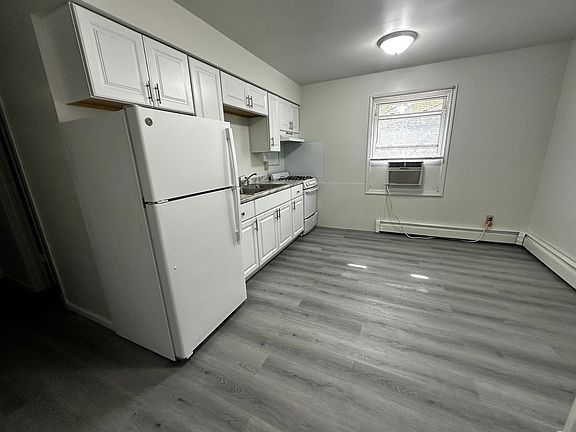 3rd image of 5533 Aspen Ave #3