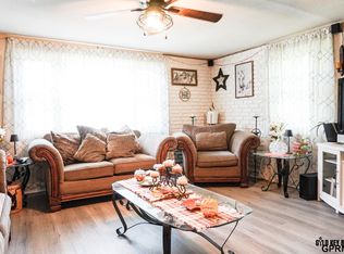 520 E 1st St, Blue Springs, NE 68318