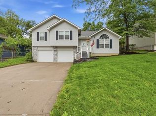 307 SW 13th St, Oak Grove, MO 64075