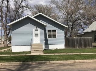 548 3rd St SW, Jamestown, ND 58401