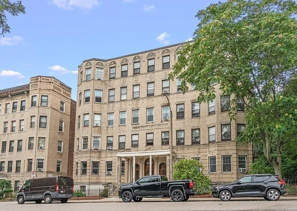 164 Strathmore Rd #28