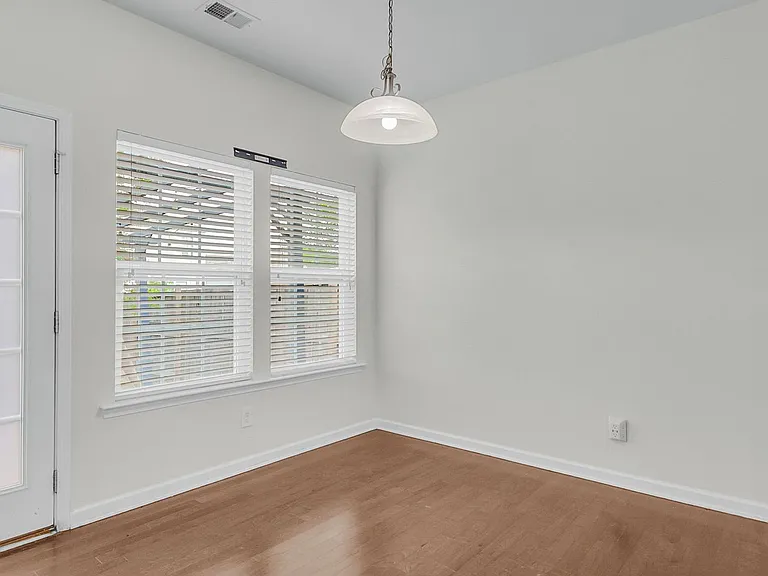 212 Longford Dr — Photo 15