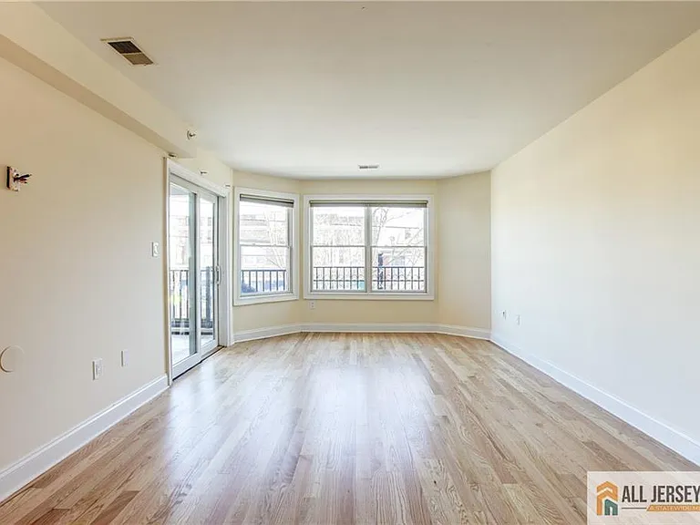 112 N Broadway St #B — Photo 5