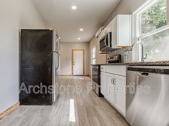 4th image of 2006 NW 26th St #1/2-B