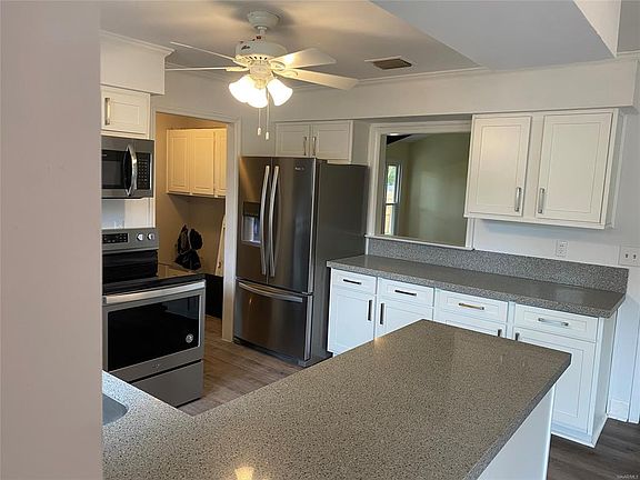 4th image of 161 Ledyard Dr