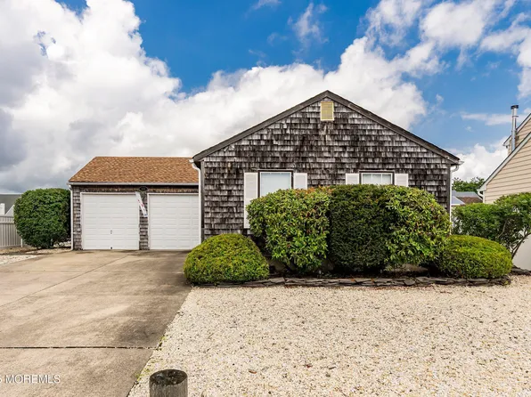 66 Wind Jammer Court, Bayville, NJ 08721