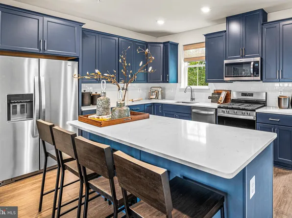 13 Four Leaf Dr, Downingtown, PA 19335