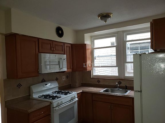 3rd image of 940 E 96th St #2