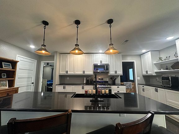 3rd image of 675 Raspberry Road