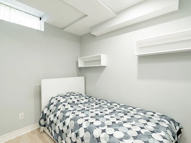68 Nantucket Dr #BASEMENT — Photo 16