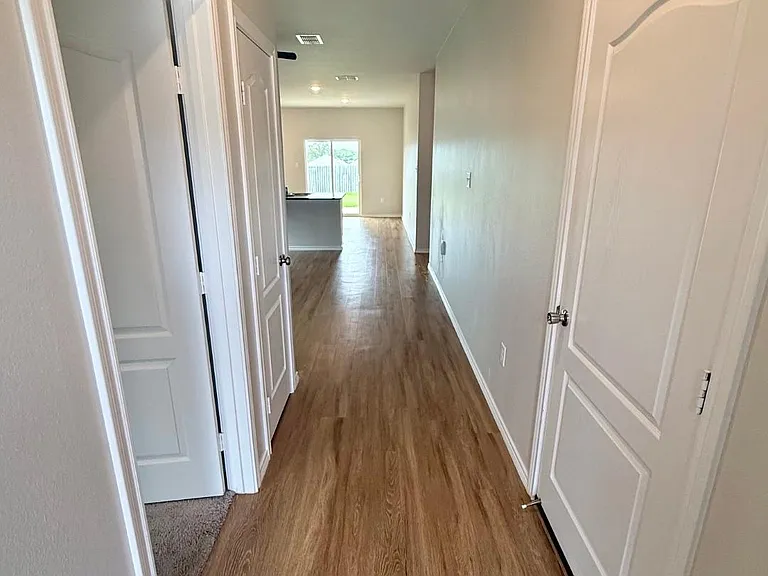 1128 Mission Creek Dr — Photo 3