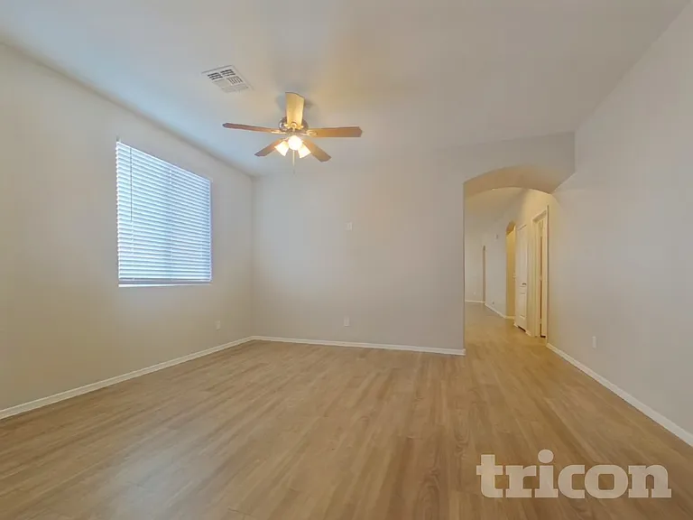 17307 W Monroe St — Photo 2