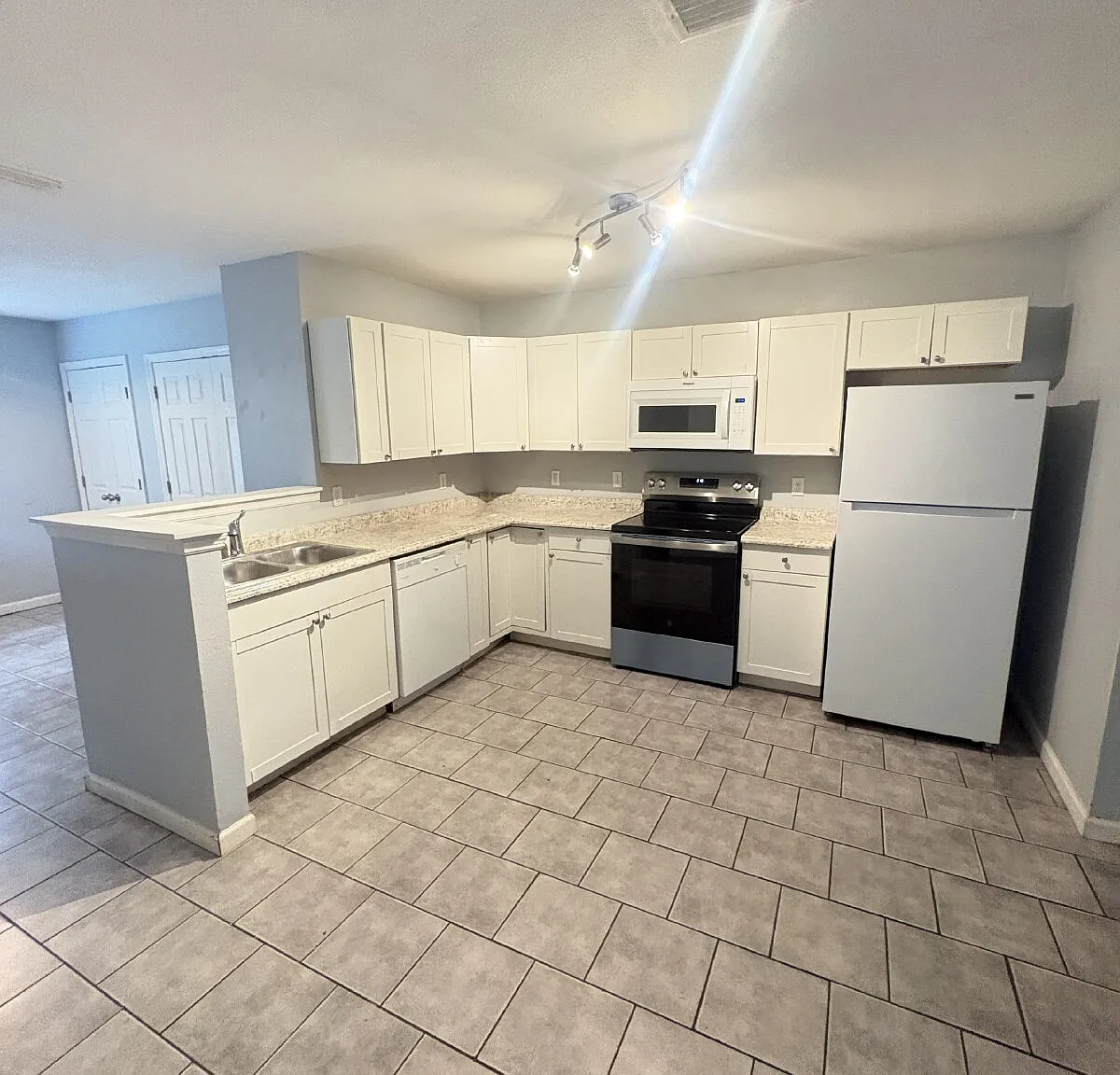 4 bed, 2.0 bath, 1100 sqft, $1,395 — Photo 3