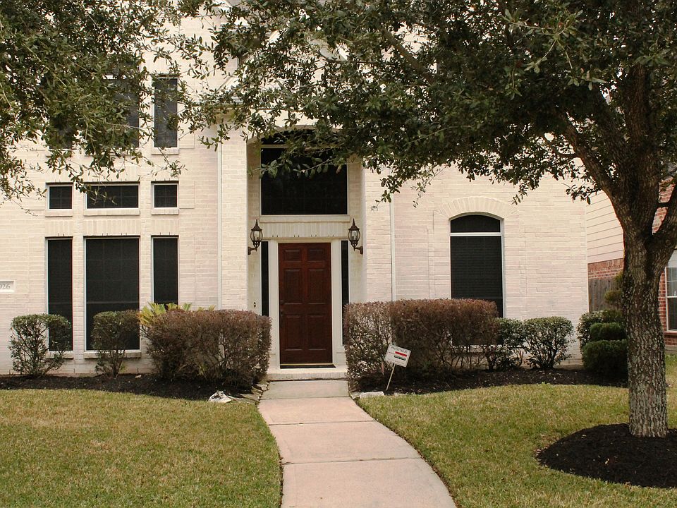 1st image of 926 Almond Pointe