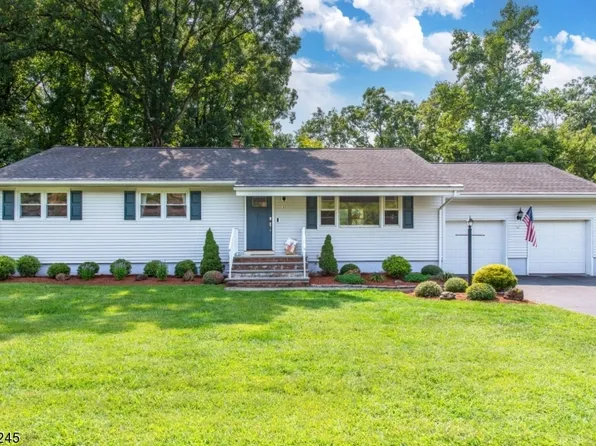 11 Pin Oak Rd, West Caldwell Twp., NJ 07006