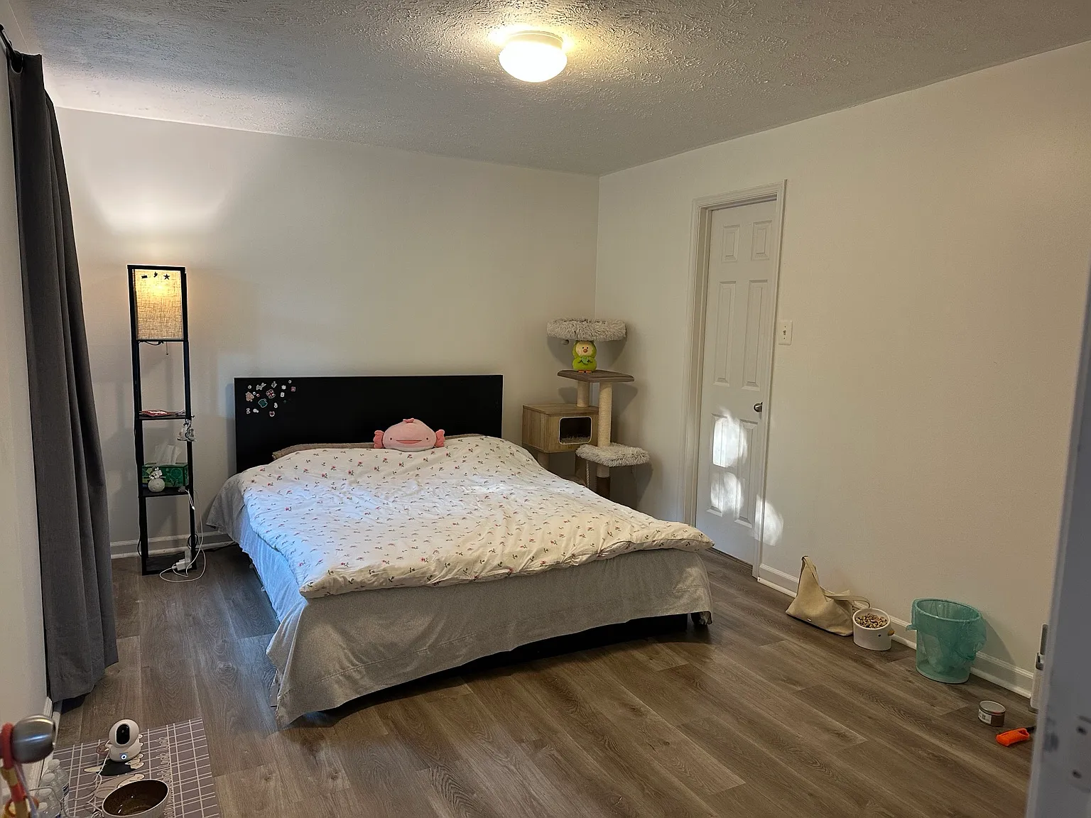 5 bed, 3187 sqft, $1,000 — Photo 1