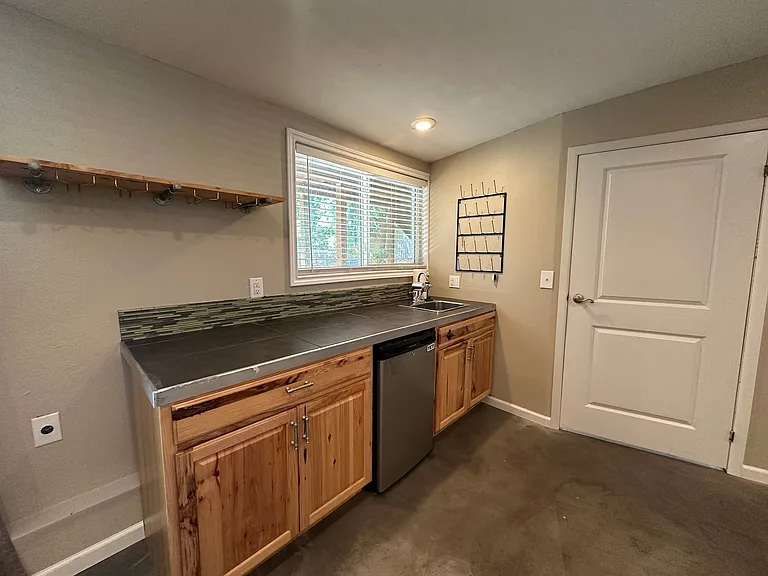 1479 Greenville Dr — Photo 36