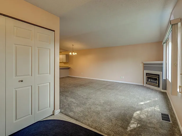 1300 Carriage Dr #A — Photo 24