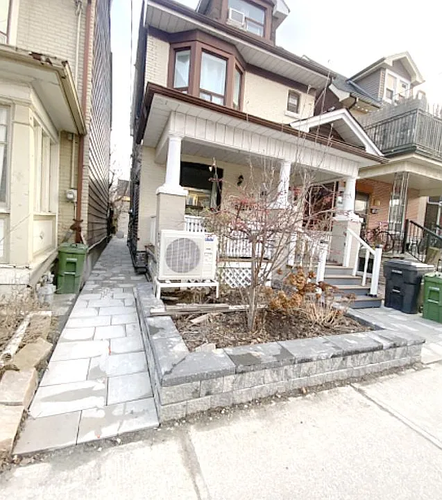81 Hallam St #201