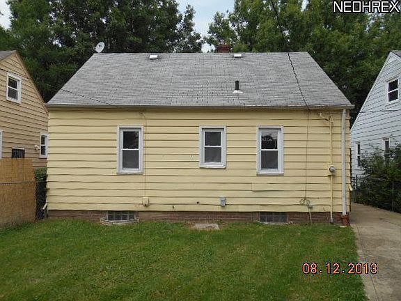 3rd image of 13711 Belleshire Ave