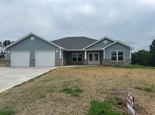 3 Spring Lake Rd, Perryville, MO 63775
