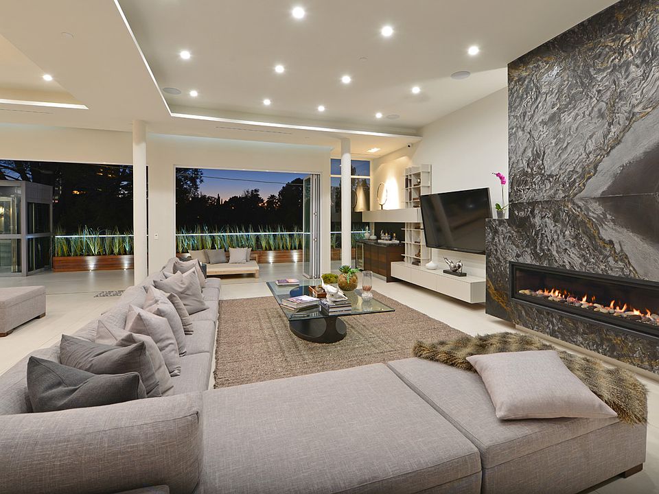 1st image of 9145 Saint Ives Dr