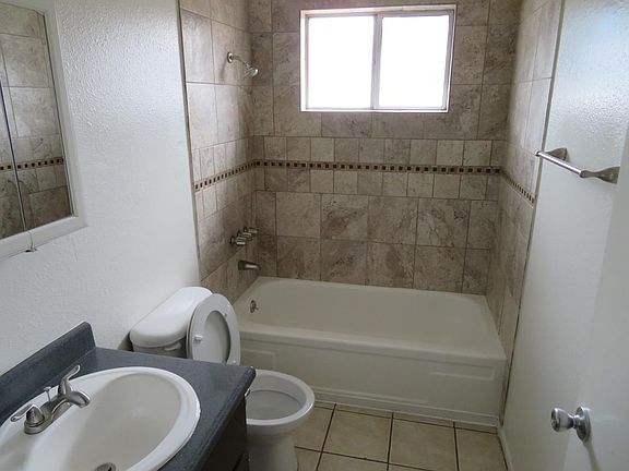 5th image of 3822 N 28th St APT 14