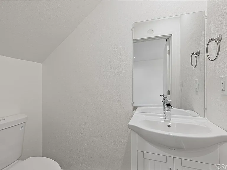 5339 1/2 Bellingham Ave — Photo 9