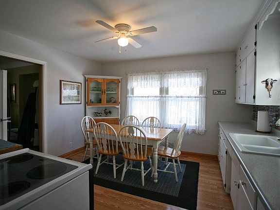 4th image of 684 Edgar Ave