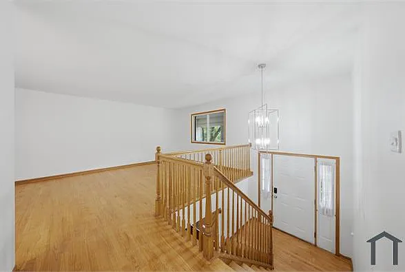 5 bed, 2500 sqft, $4,875 — Photo 4