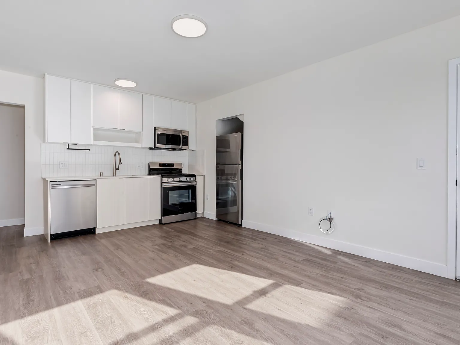 2 bed, 900 sqft, $2,695 — Photo 3