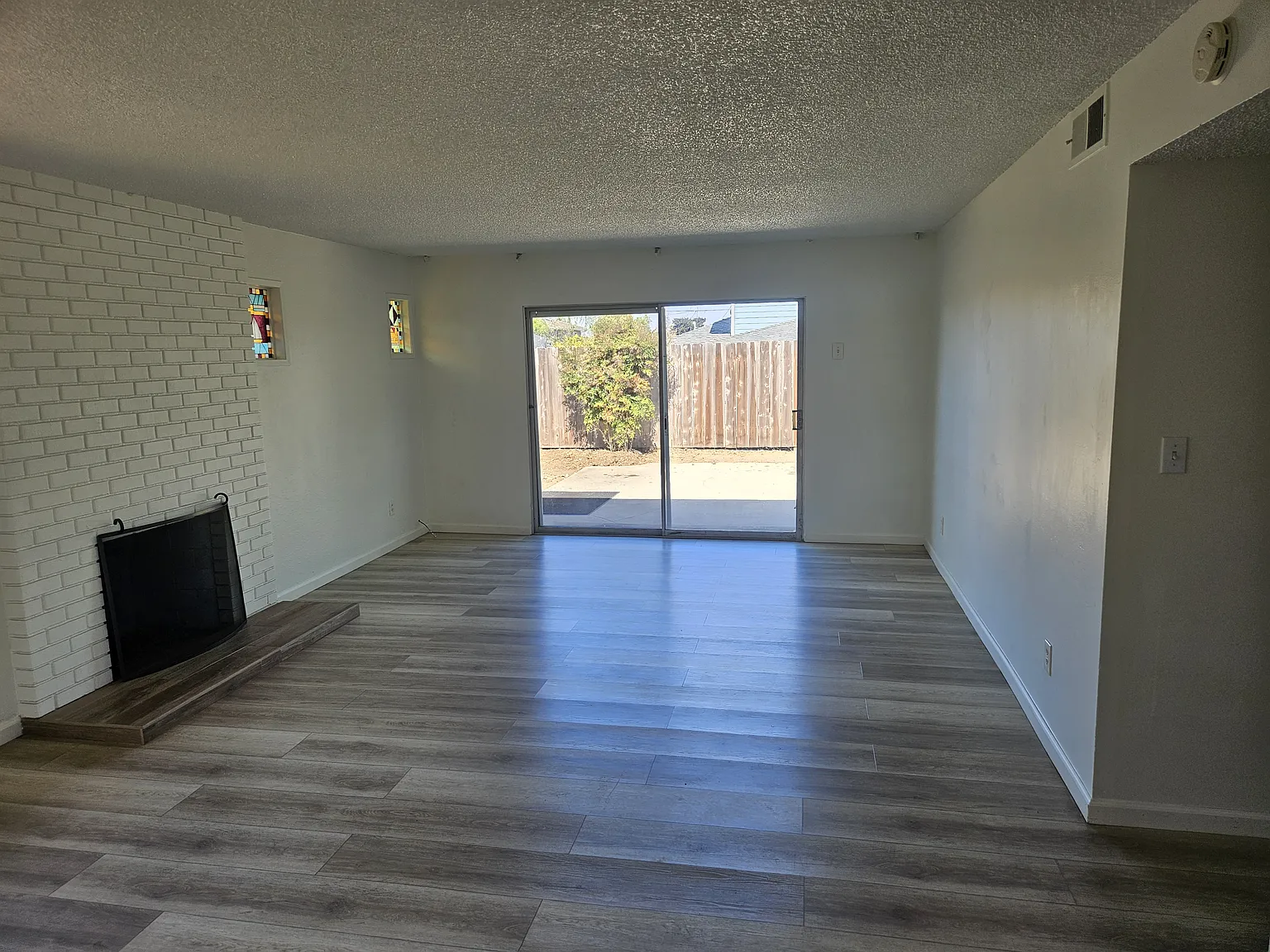 4 bed, 1500 sqft, $5,300 — Photo 3