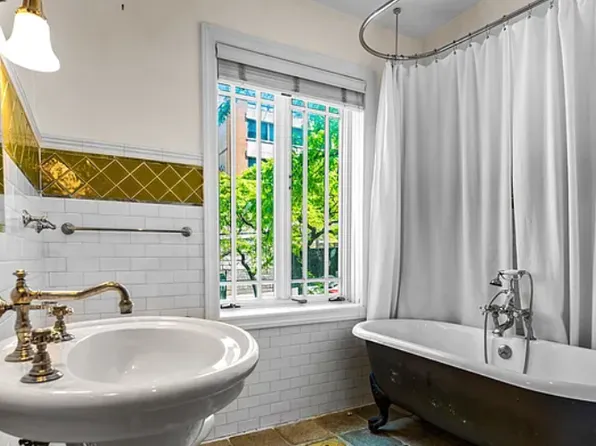 316 East 59th Street image 13 of 13