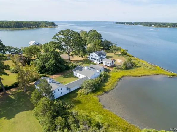 852 Brighton Ln, Pt Haywood, VA 23138