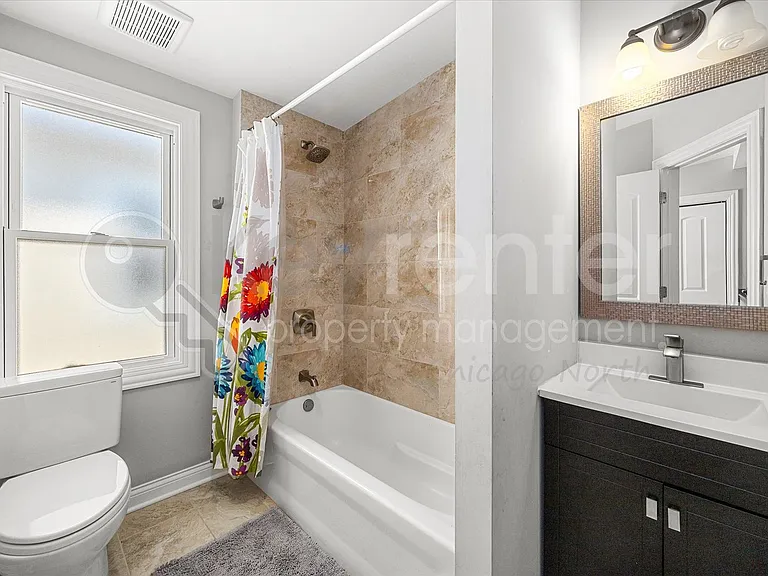 4230 N Oriole Ave — Photo 20