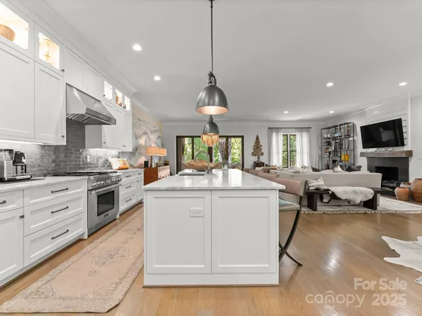 1160 S Kings Dr, Charlotte, NC 28207