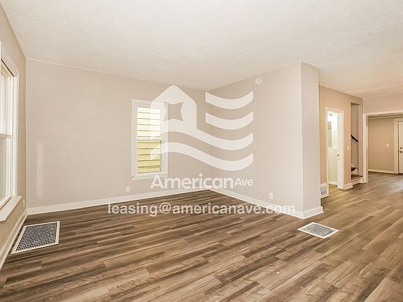 1272072_003_wm_-_living_room_13463268.jpg