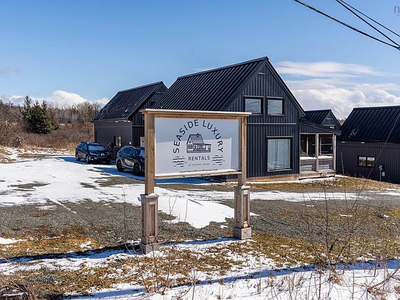 3rd image of 15 Shore Rd