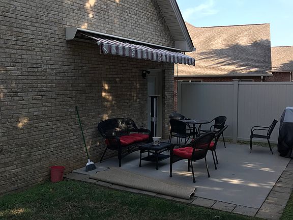4th image of 526 Kensington Dr