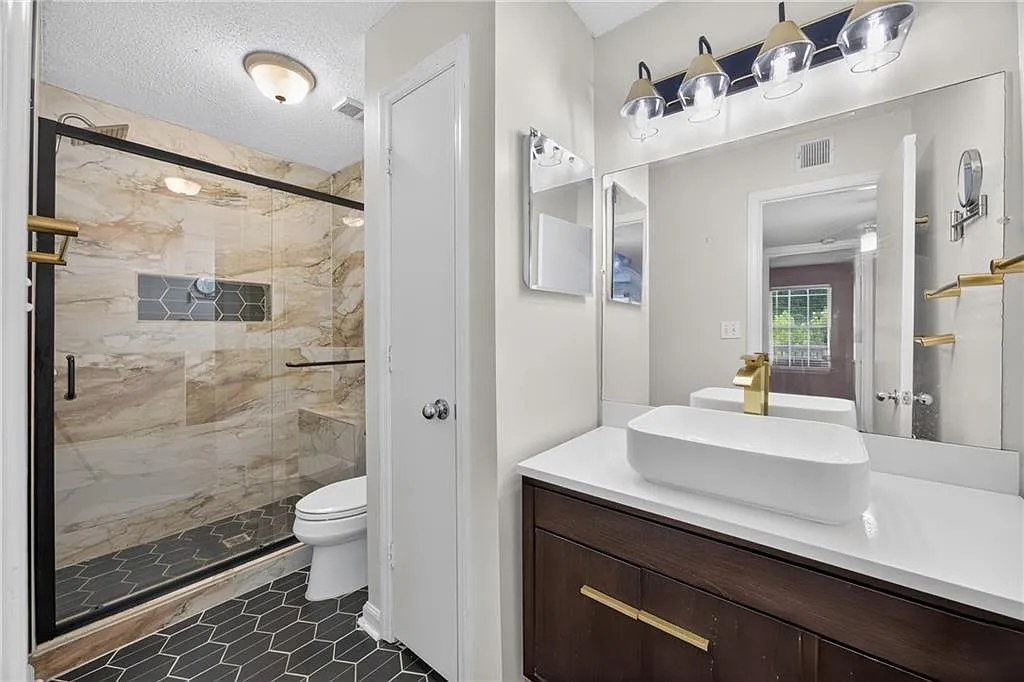 1 bed, 1.0 bath, 690 sqft, $1,700 — Photo 4