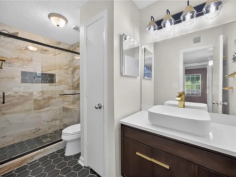 1021 Chastain Park Ct NE — Photo 4