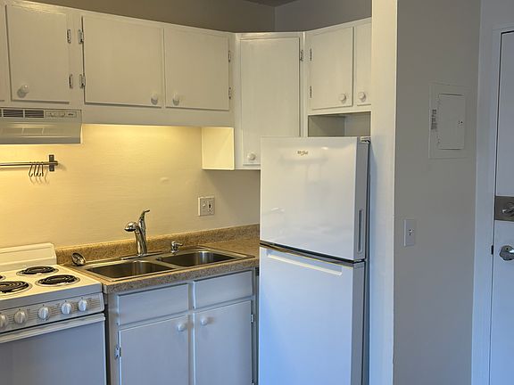 2nd image of 322 Clifton Ave APT 303