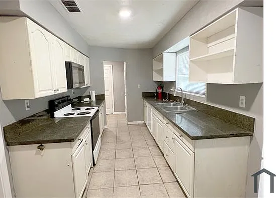 3216 Hurley Way — Photo 6